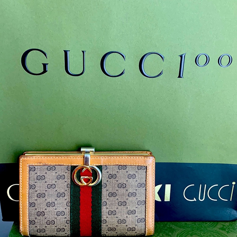Authentic Vintage Gucci Sherry line compact wallet (approx: H 4x 2.5 x W 5”) - Picture 8 of 9